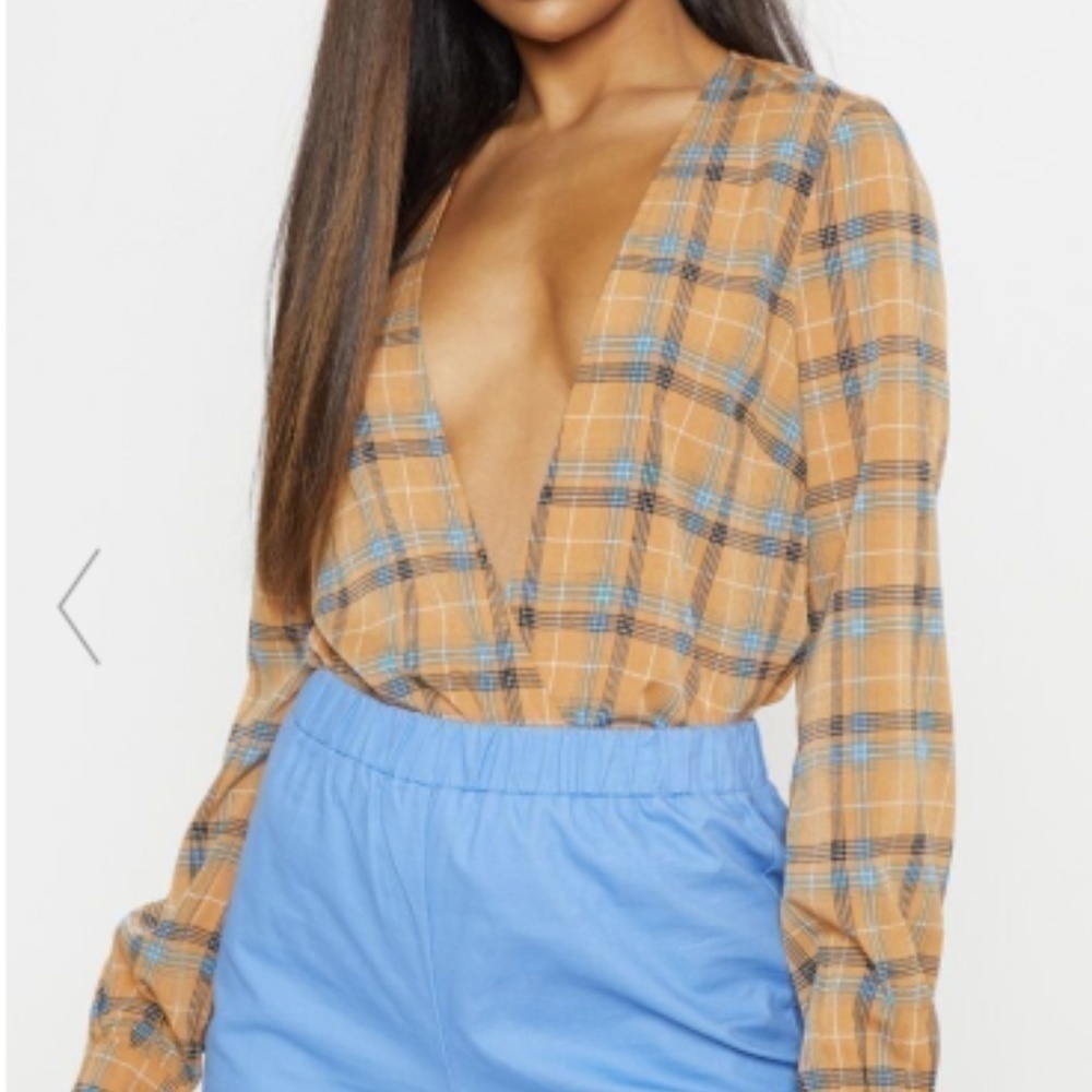 NWT prettyLittle thing- CHECK PLUNGE LONG SLEEVE TOP